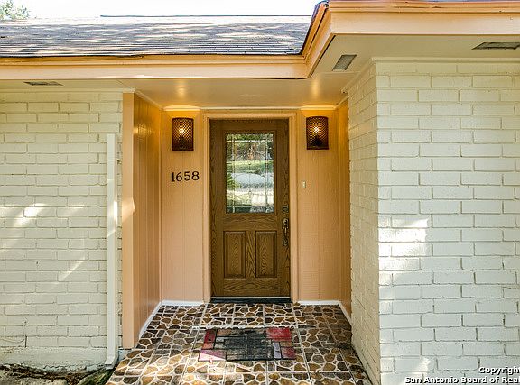 3rd image of 1658 Rob Roy Ln