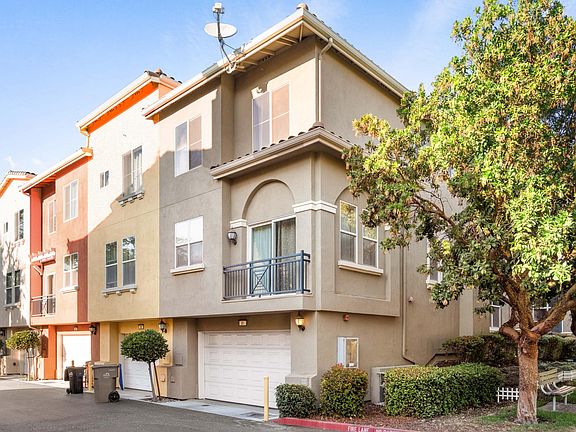 5th image of 81 Esfahan Dr