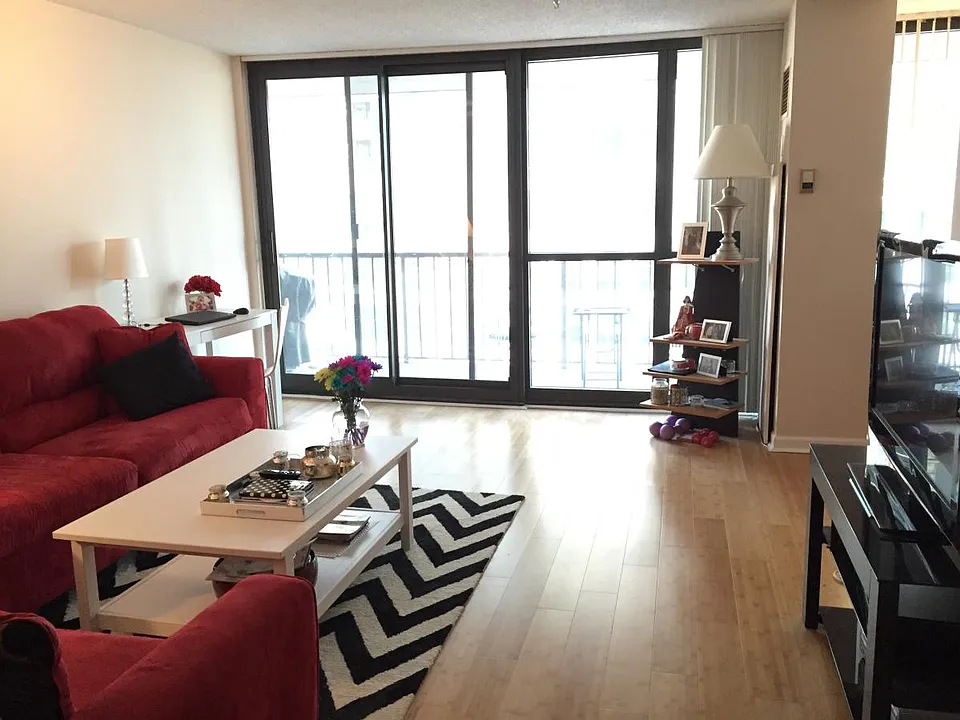 10 E Ontario St #2010