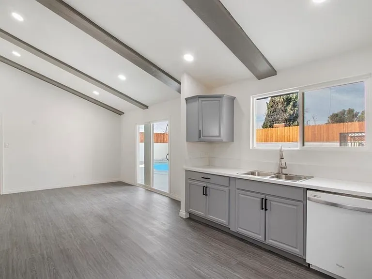 1121 W Holguin St — Photo 5