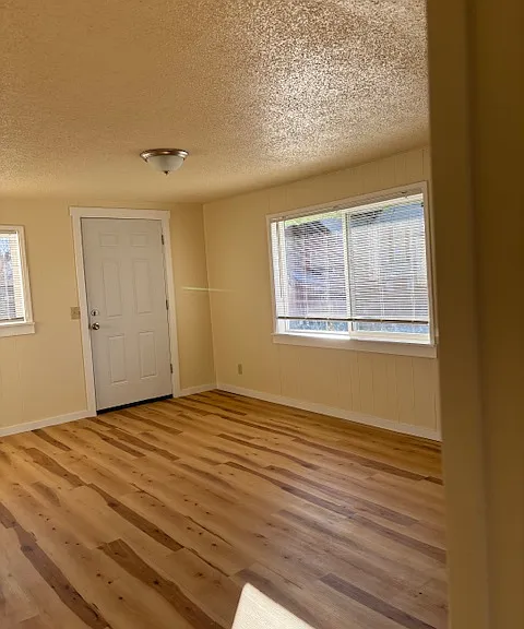 216 N Sylvia St — Photo 2