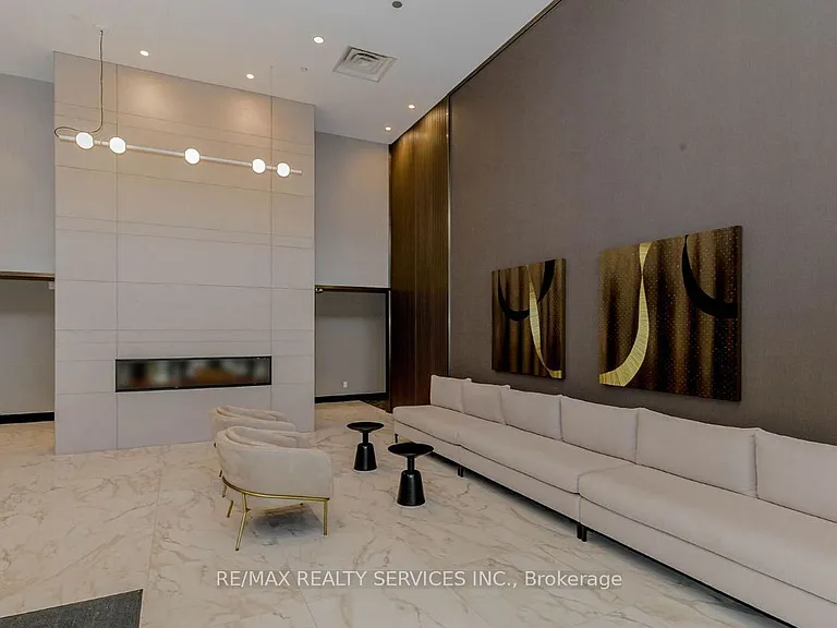 480 Gordon Krantz Ave #402 — Photo 4