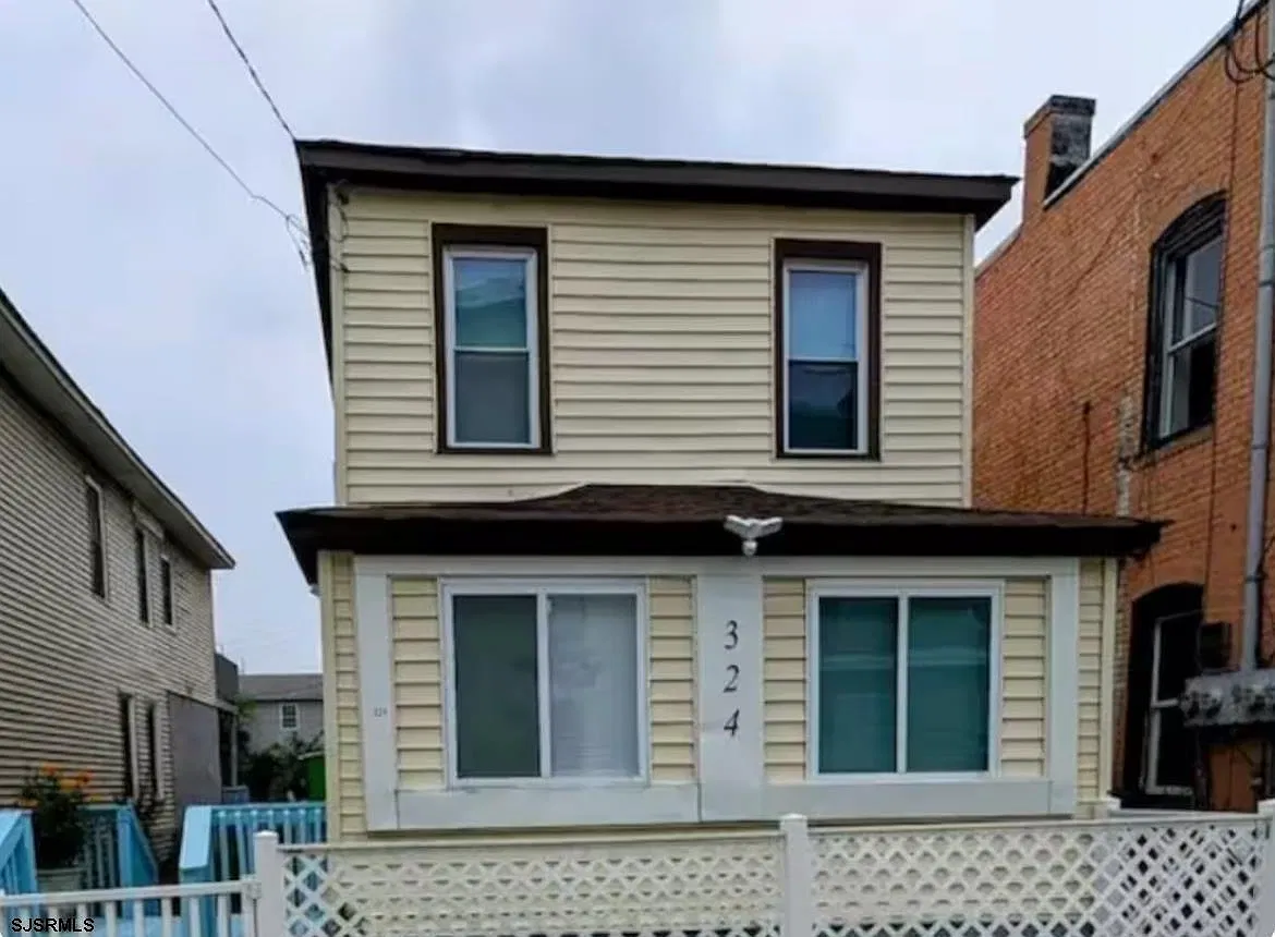 3 bed, 2.0 bath, $2,400 — Photo 1