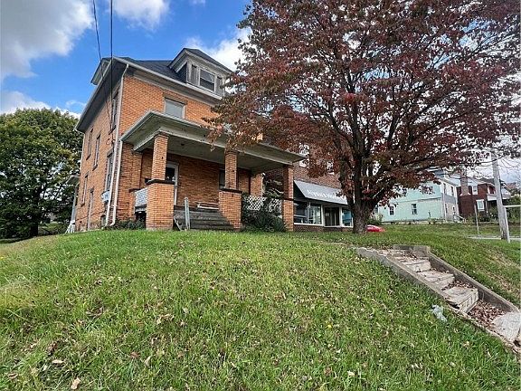 5th image of 1031 E Washington St