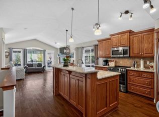 226 W Cimarron Dr, Okotoks, AB T1S 0A8