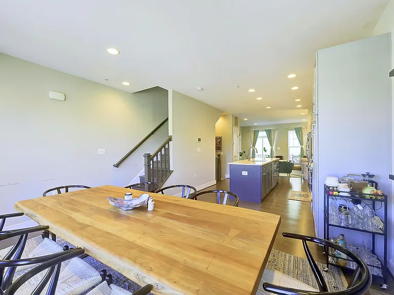 719 Parkside Pl NE — Photo 16