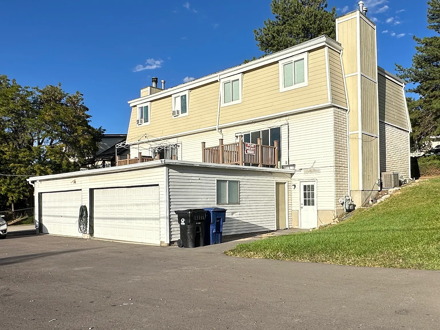 4 bed, 2.5 bath, 2400 sqft, $2,295 — Photo 3