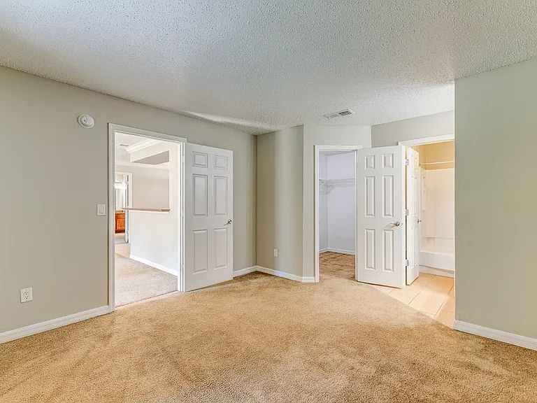 Aventine at Forest Lakes Apartment Homes — Photo 16