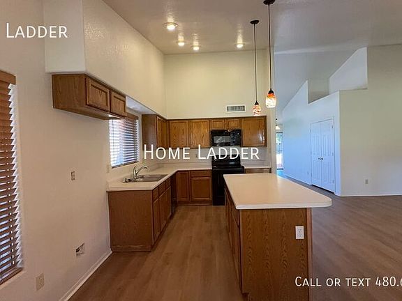 5th image of 440 N Leoma Ln