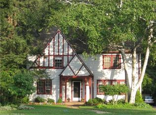 46 Ridgebrook Dr, West Hartford, CT 06107