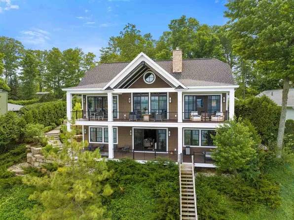 5901 Cincinnati Point Trl, Petoskey, MI 49770