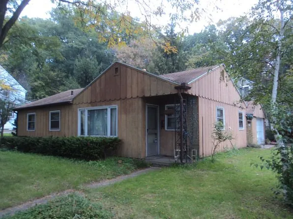 810 Howard St, Kalamazoo, MI 49008