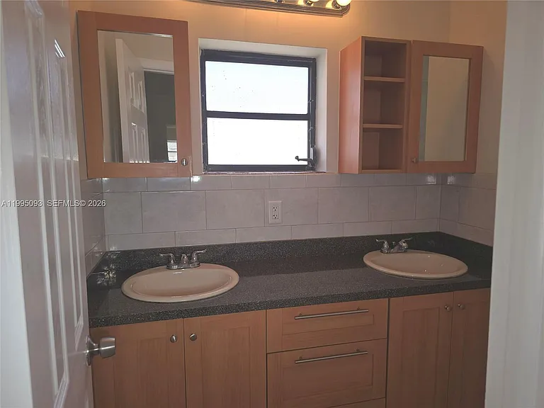 1723 Thomas St #3 — Photo 8