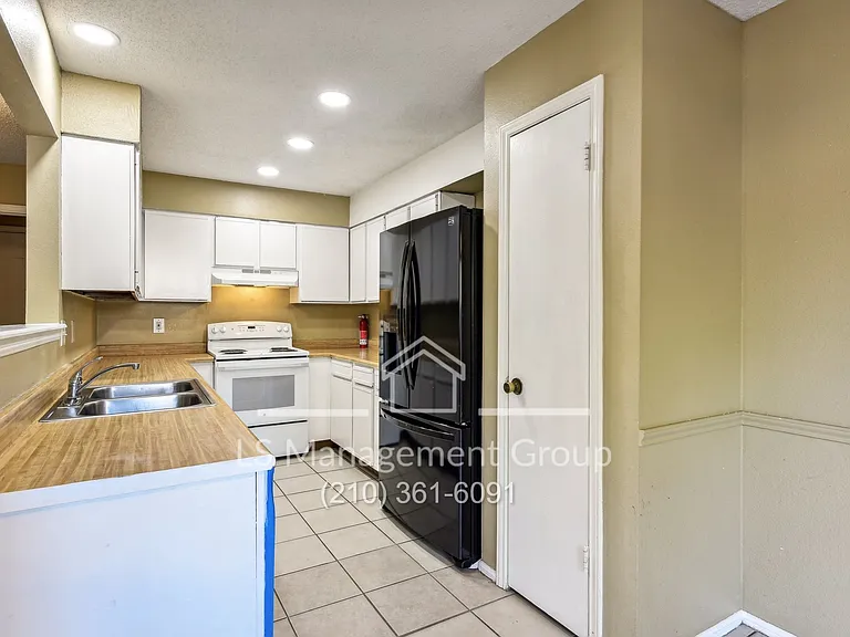 6702 Windsor Holw — Photo 10