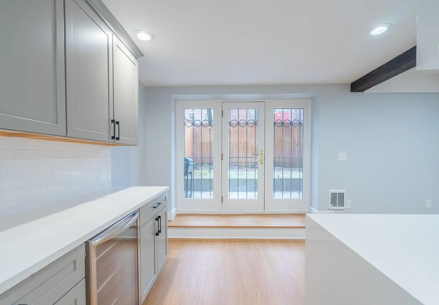 2 bed, 1000 sqft, $4,000 — Photo 3