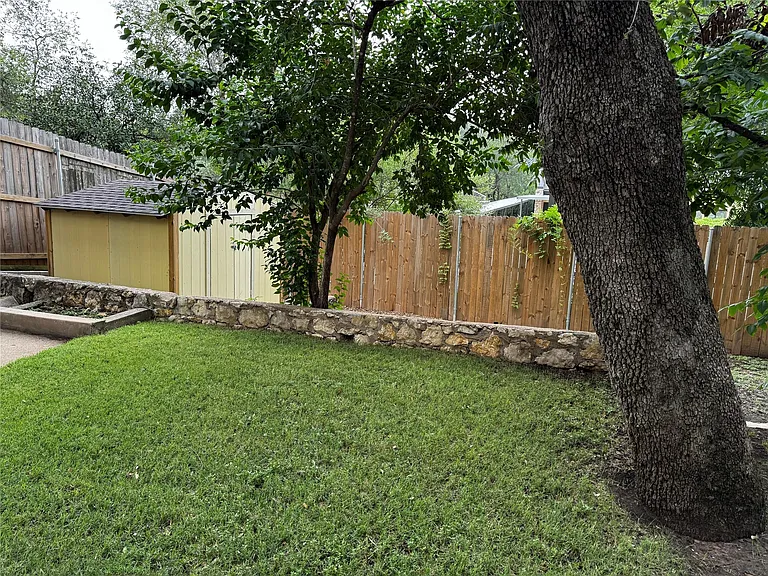 2842 Shoal Crest Ave — Photo 3