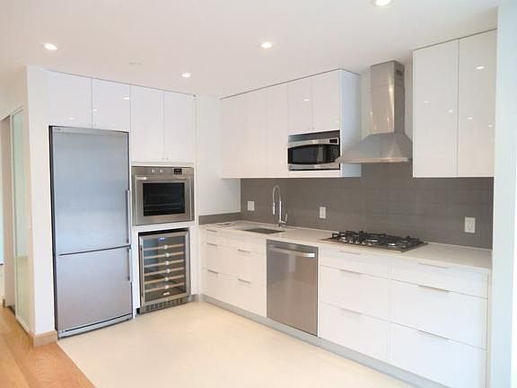 2nd image of 430 W 37th St