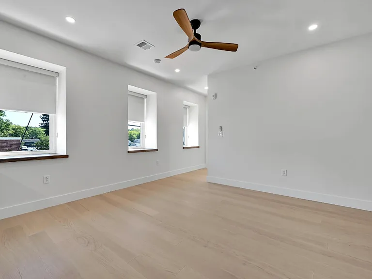 132 E Market St #202 — Photo 5