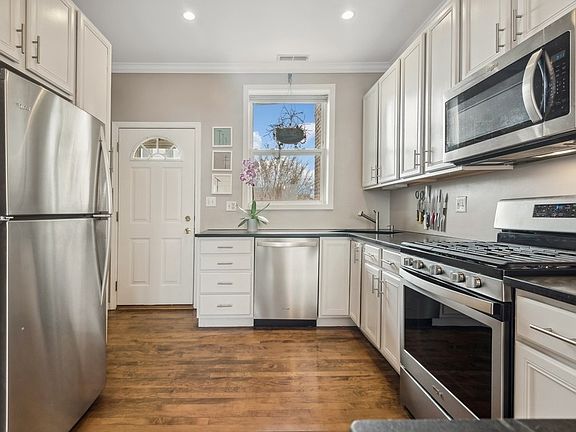 4th image of 1409 W Rosemont Ave #3W