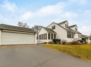 16 Richard Cir, Woburn, MA 01801