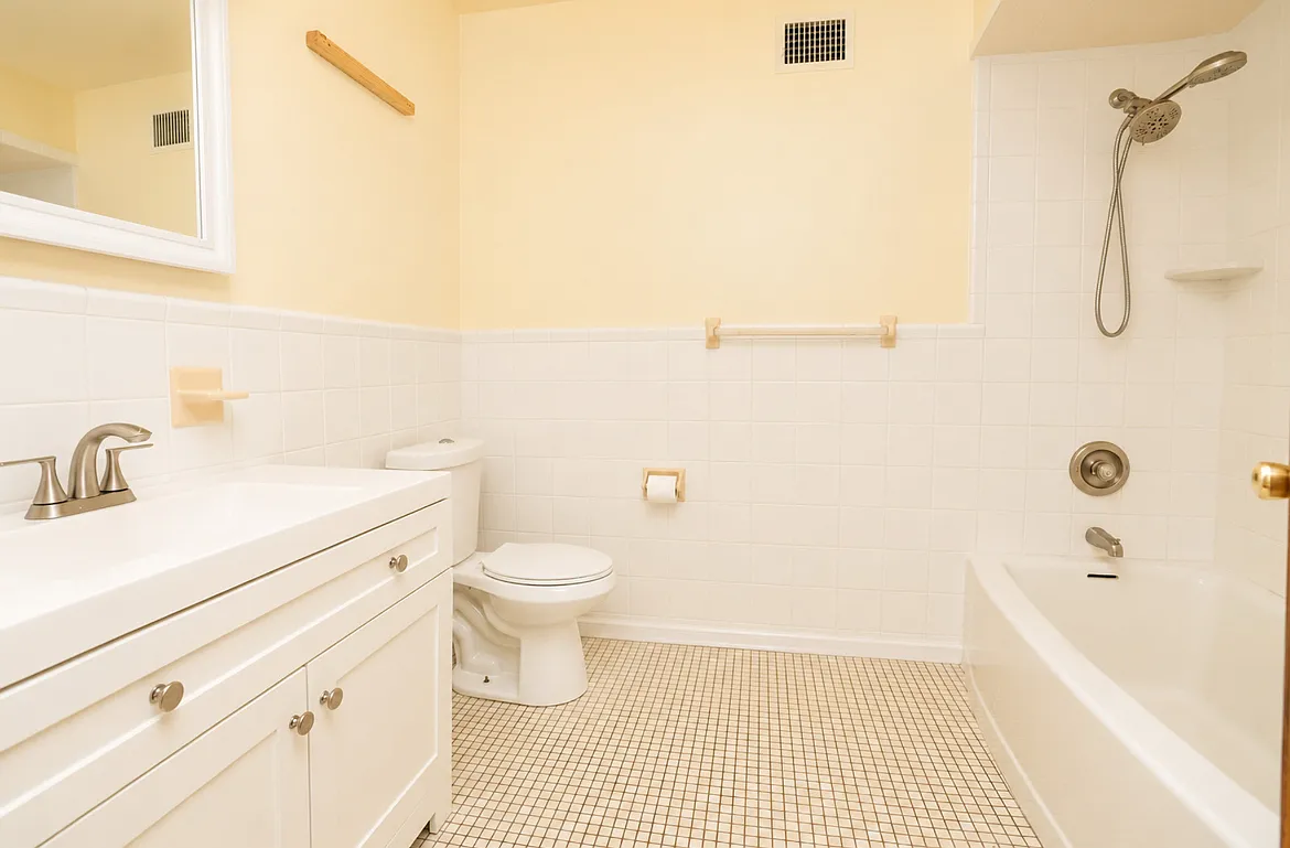 3 bed, 1000 sqft, $3,000 — Photo 4