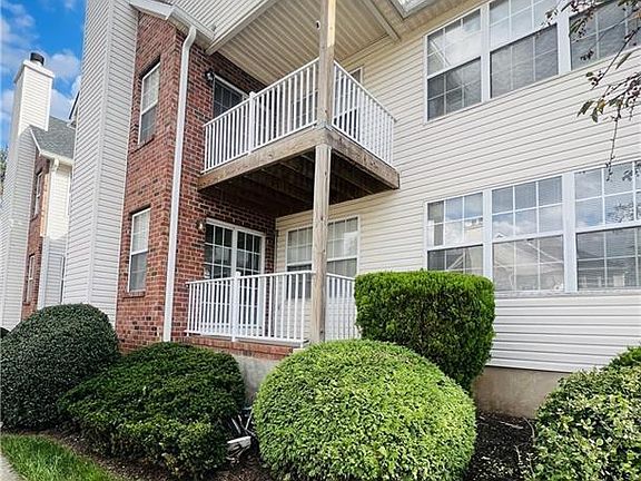 2nd image of 392 Lackland Ave #392