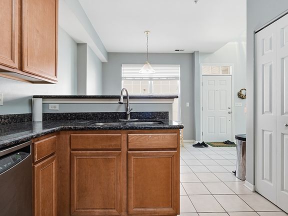5th image of 974 Kensington Dr