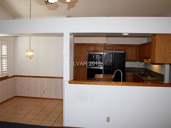 5th image of 9104 Emerald Cove Ct