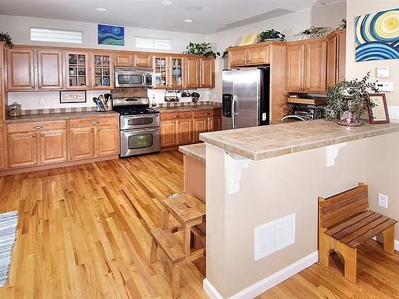 2nd image of 124 Longview Ave