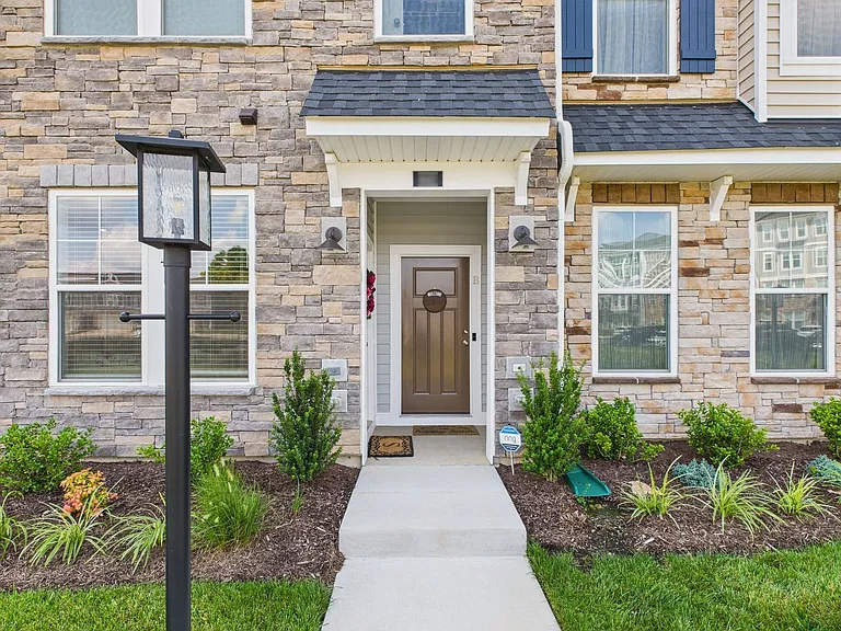 642 Brookwood Glen Ter #B — Photo 2