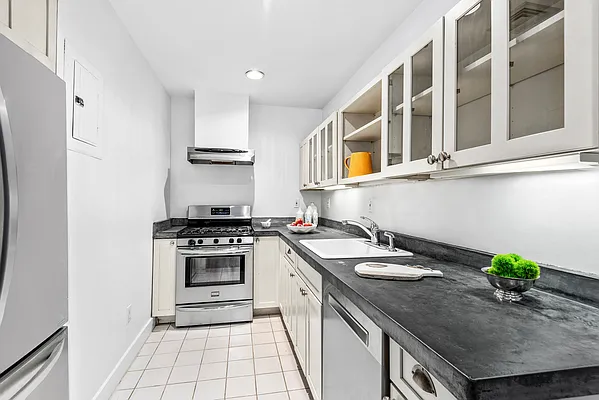 Sold by Compass | media 19