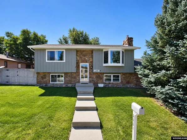 2261 W 43rd St, Casper, WY 82604