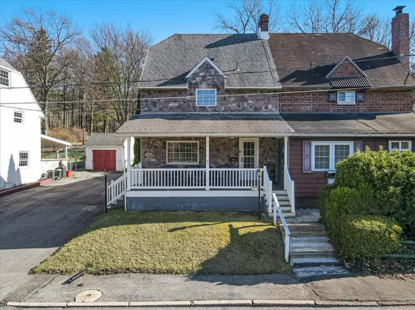 4 E Foster Ave, Coaldale, PA 18218