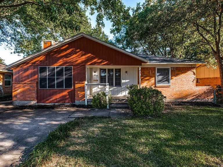 525 Harvard Dr — Photo 2
