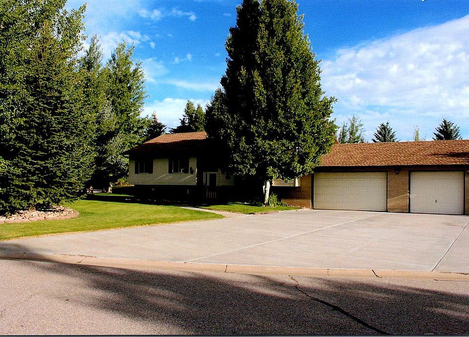 2825 sq feet.   5 bedrooms  