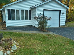 7 Rockland Dr, Lake George, NY 12845