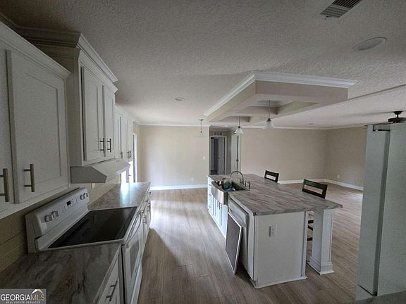 5th image of 688 Linden Bluff Rd