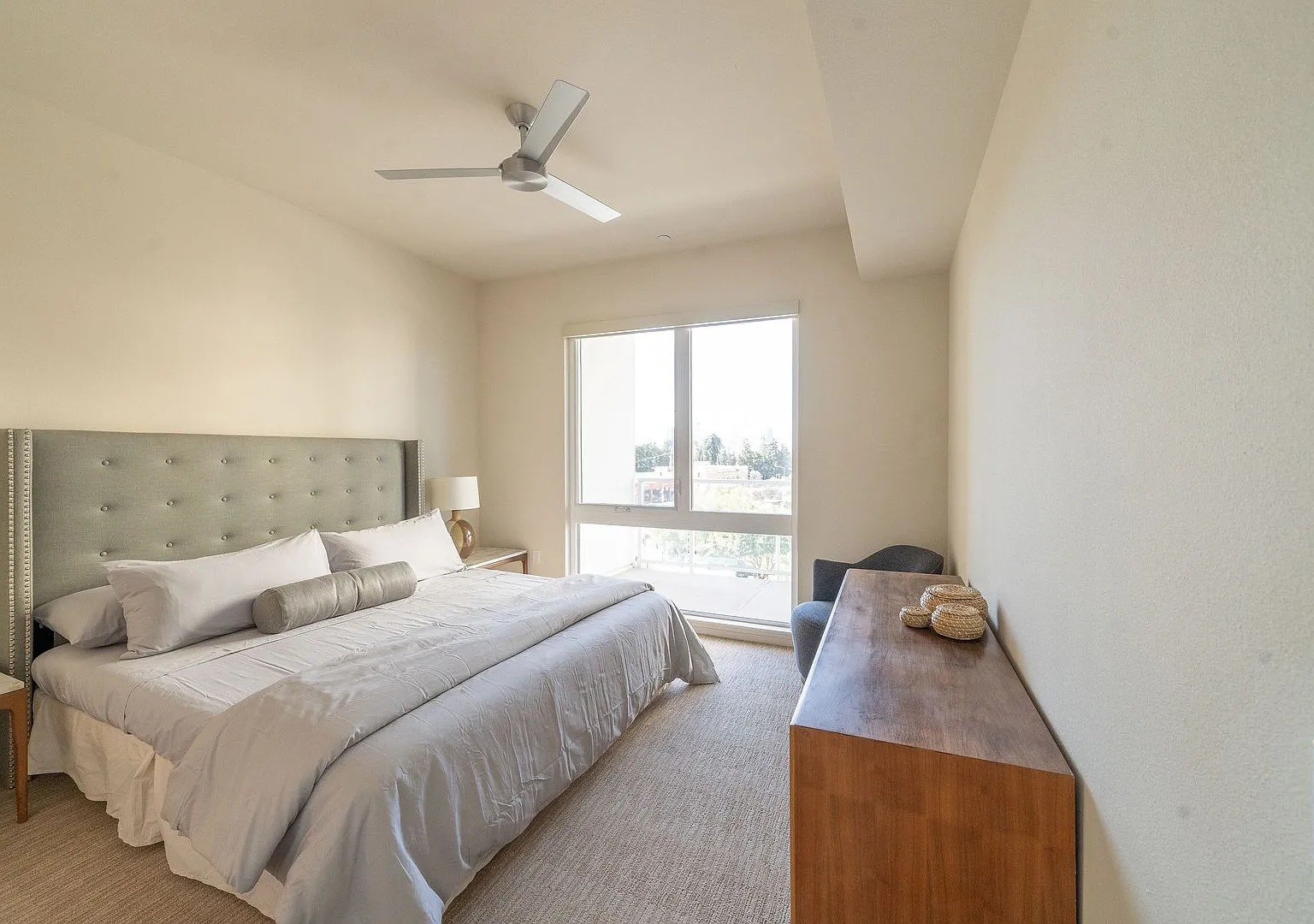 240 W Macarthur Blvd — Photo 2