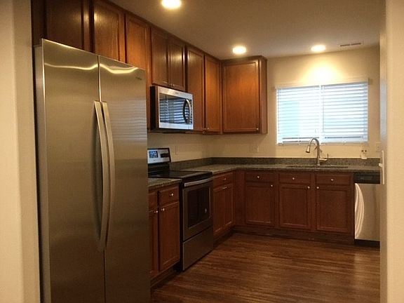 4th image of 17715 Silver Creek Ave E