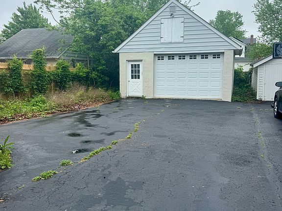 5th image of 38 Lawson Ave