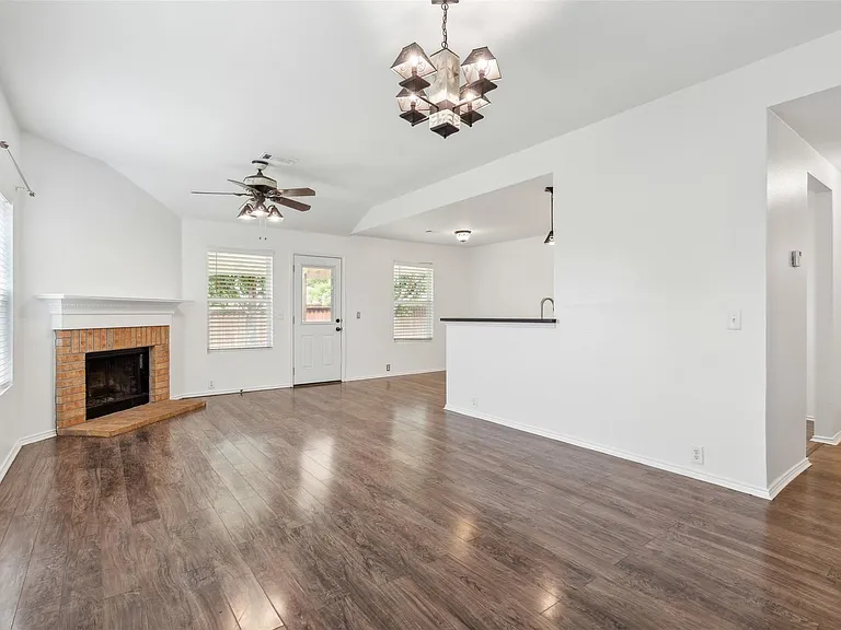 8821 Tumbleweed Dr — Photo 2
