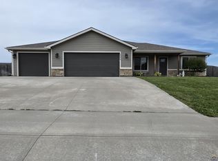 3334 SE 23rd St, Topeka, KS 66605