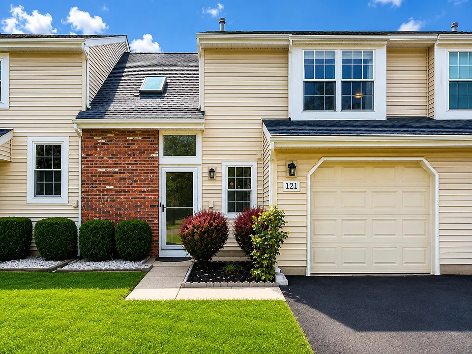 121 Harrow Dr
