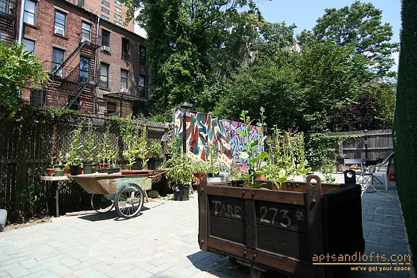 Rented by aptsandlofts.com | media 36