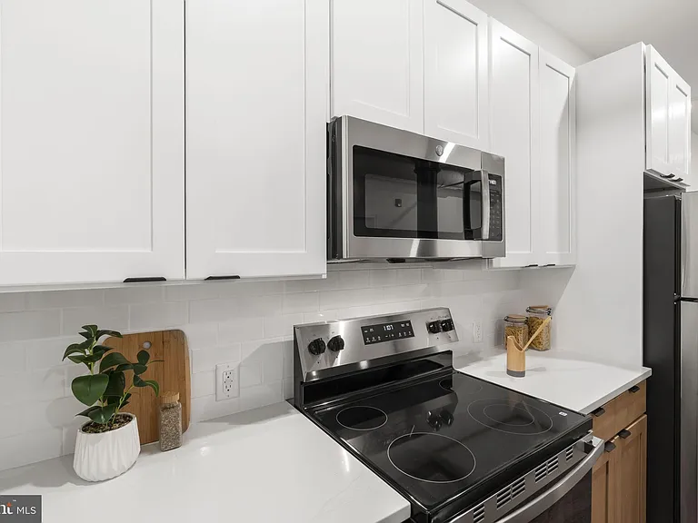 240 Hermitage St #102 — Photo 14