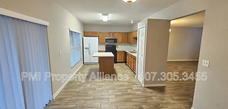 4212 Forest Island Dr — Photo 2