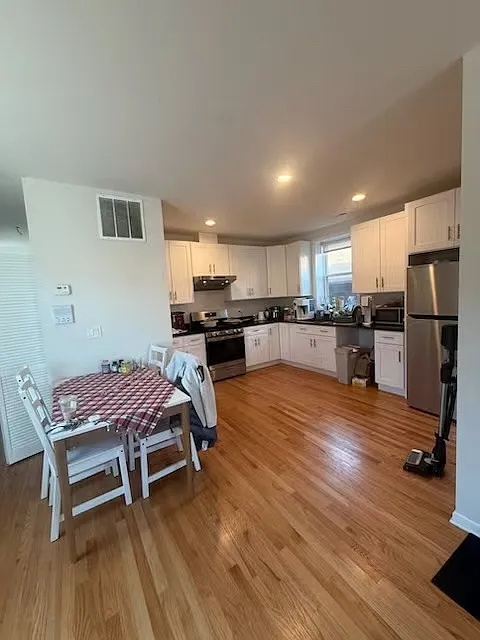 229 W 22nd Pl #3