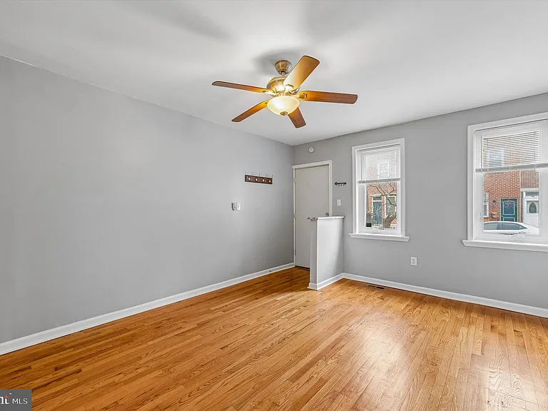 2042 E Huntingdon St — Photo 8