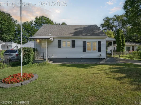 224 W Chicago Ave, Pontiac, MI 48340