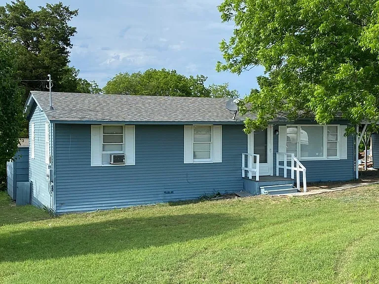 212 Houston St — Photo 2